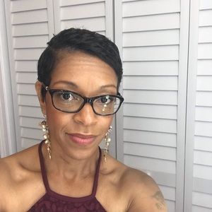 Meet your Posher, Adrienne